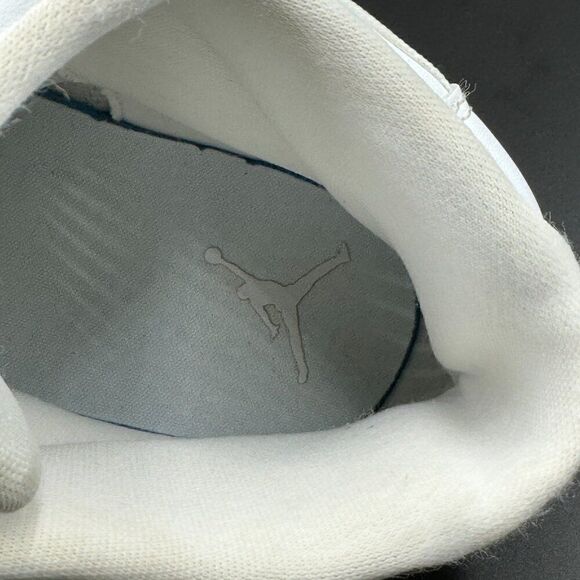 Wmns Air Jordan 11 Retro 'Vast Grey' - Picture 6 of 13